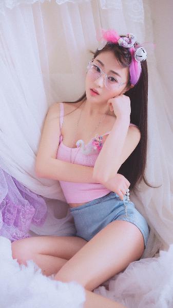 《浴室吃奶》在线播放引热议！《年轻的女教师》6大剧情解析！